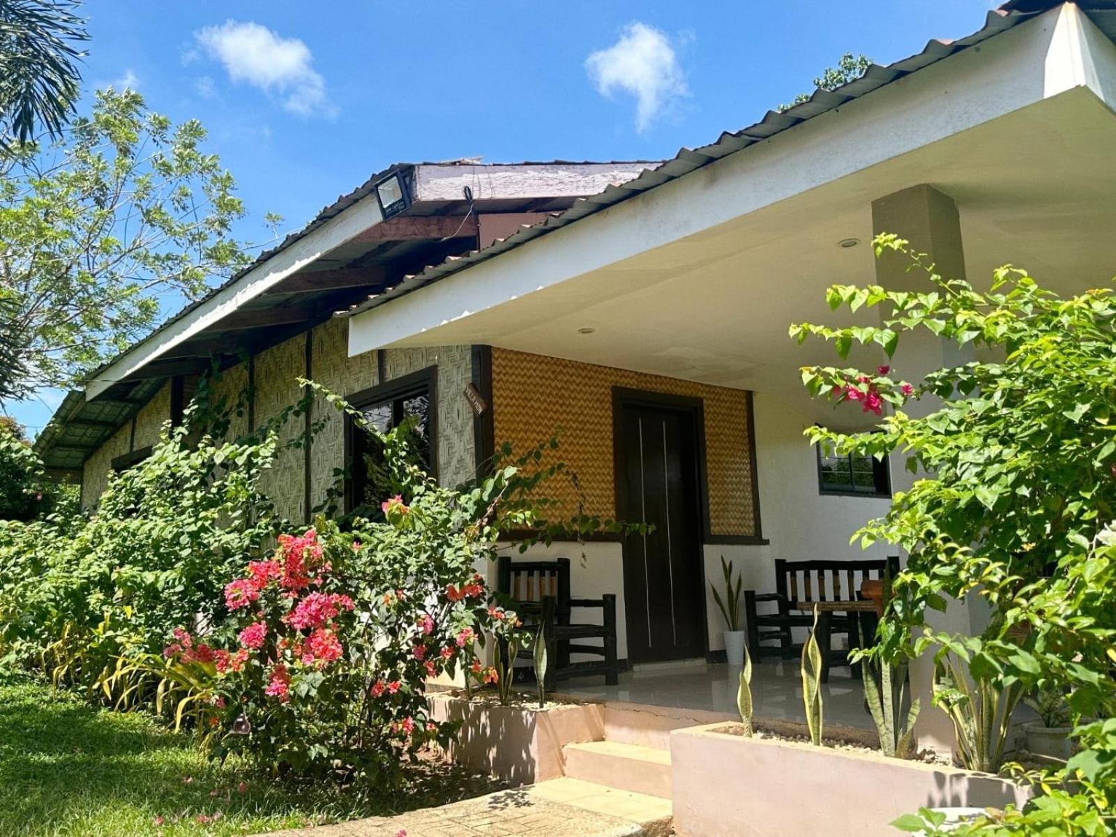 Banlaw Garden Resort Puerto Princesa Buitenkant foto